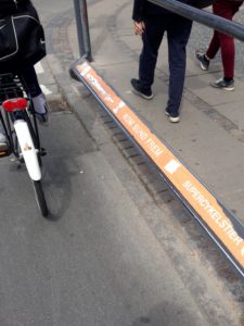 In Copenhagen, bike lanes are lined with foot rests so that cyclists can get a smooth start when traffic lights turn green again. (Photo by Charlotte Weiner/GroundTruth)