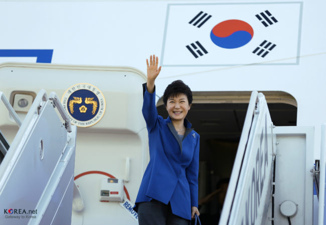 President Park Geun-hye waves to the crowds at Seoul Airbase in October 2013. (Photo by Republic of Korea/Flickr User)