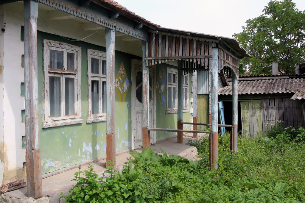 Abandoned houses litter the countryside of Moldova where dwindling job opportunities have forced people to move away. (Carolyn Cakir/Medill/GroundTruth)
