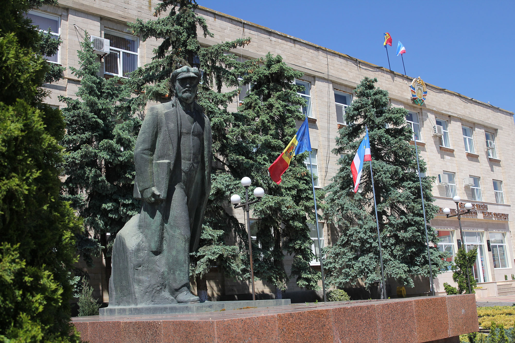 Moldova is caught in the tug of war between Russia and the European Union. Many Moldovans are of Romanian ancestry, and can get Romanian passports, which is part of the EU. But Russian is the second-most spoken language, and there is a strong Russian separatist movement. (Carolyn Cakir/Medill/GroundTruth)