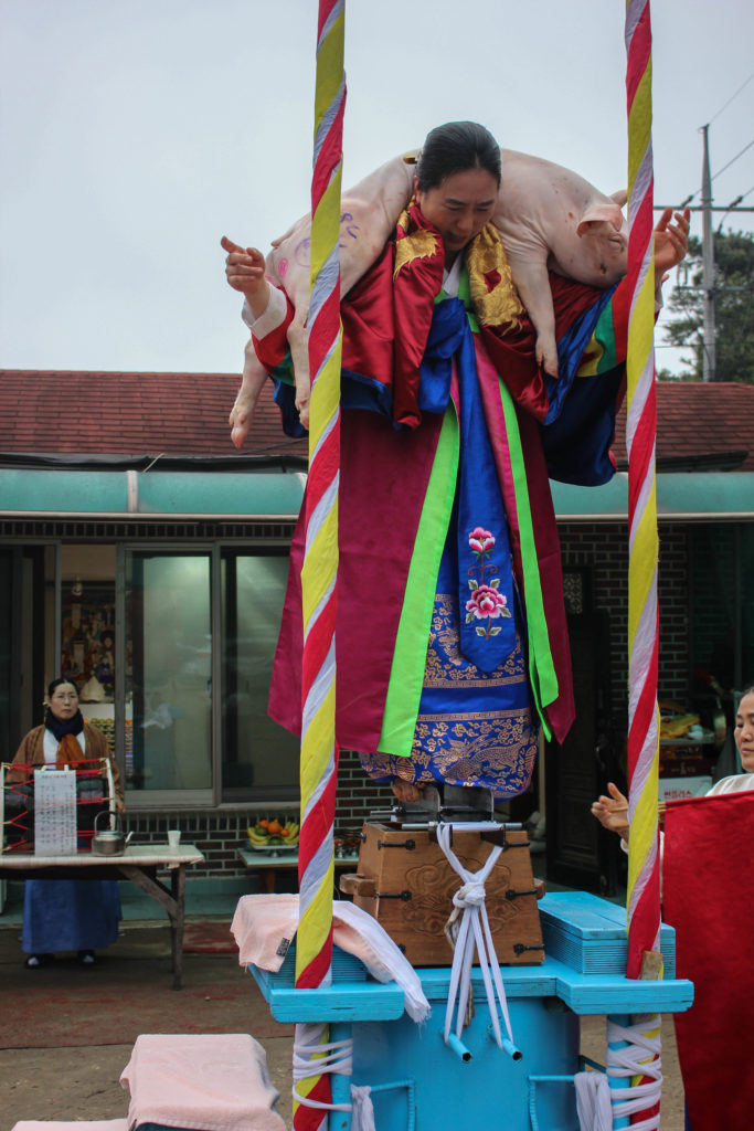 The shaman then proceeded to hoist the pig on her shoulders as she stood barefoot on the blades. (Miranda Mazariegos/GroundTruth)