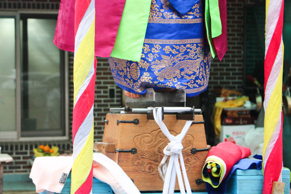 Before she stood on the blades, the other shamans had sharpened them. (Miranda Mazariegos/GroundTruth)