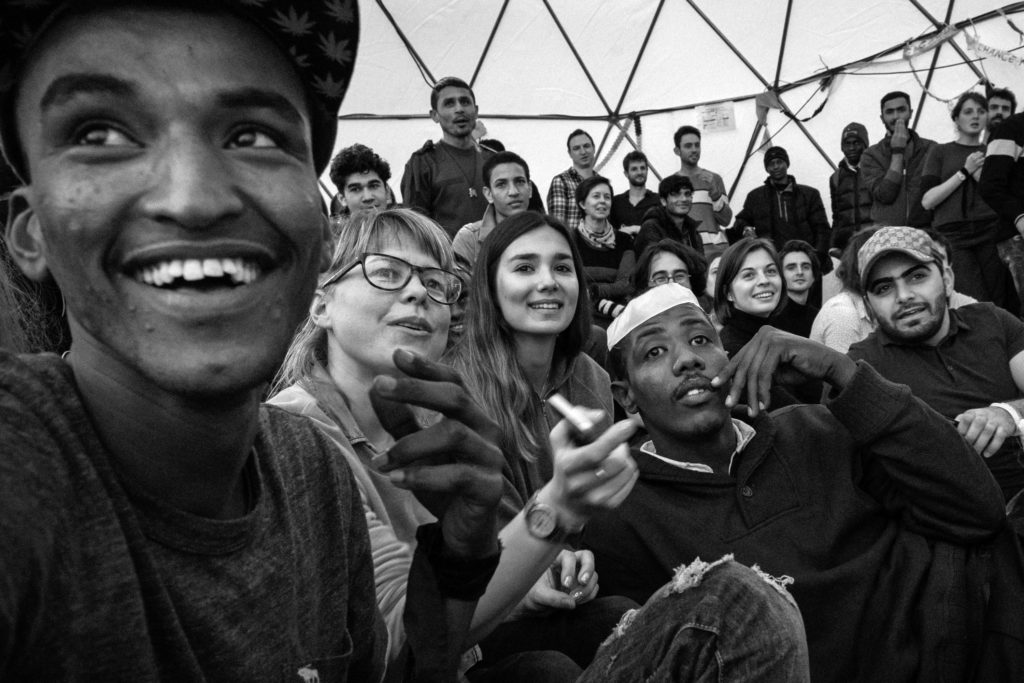Photographer Annabelle Marcovici takes us inside the theater that popped up next door to France’s first temporary shelter for asylum seekers. (Photo by Annabelle Marcovici/GroundTruth)