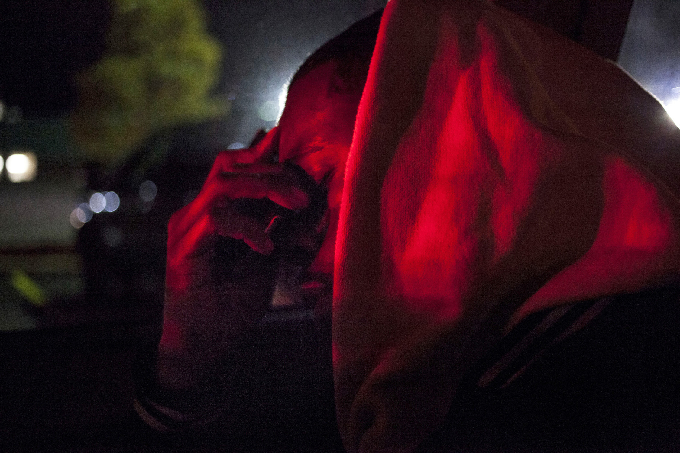 In the middle of a hectic evening before a performance in Mt. Pleasant, Mich., Deontè Gardner takes a moment to compose himself and prioritize the remaining tasks before showtime. (Photo: Josephine Norris/GroundTruth)