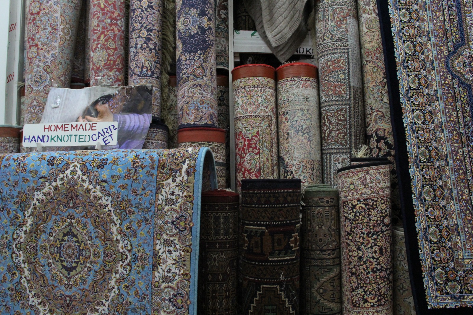 Persian carpets at a Kashmiri shop on Jew Street / Photo by Diana Kruzman